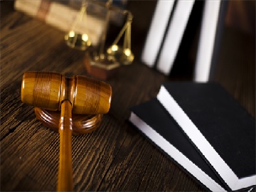 开车把人撞骨折了保险公司全赔吗